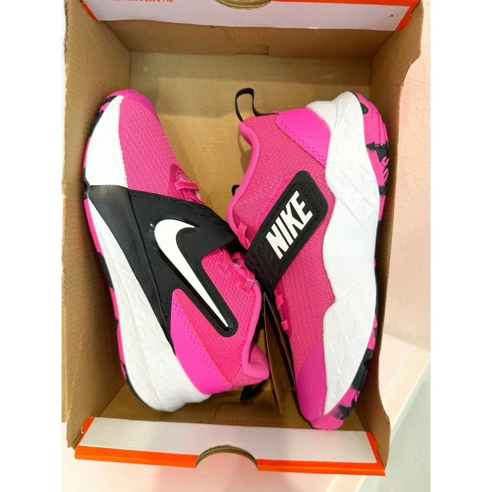 Nike Team Hustle Girls 3y Kids' Basketball Shoes NWT Slip On School Preppy
